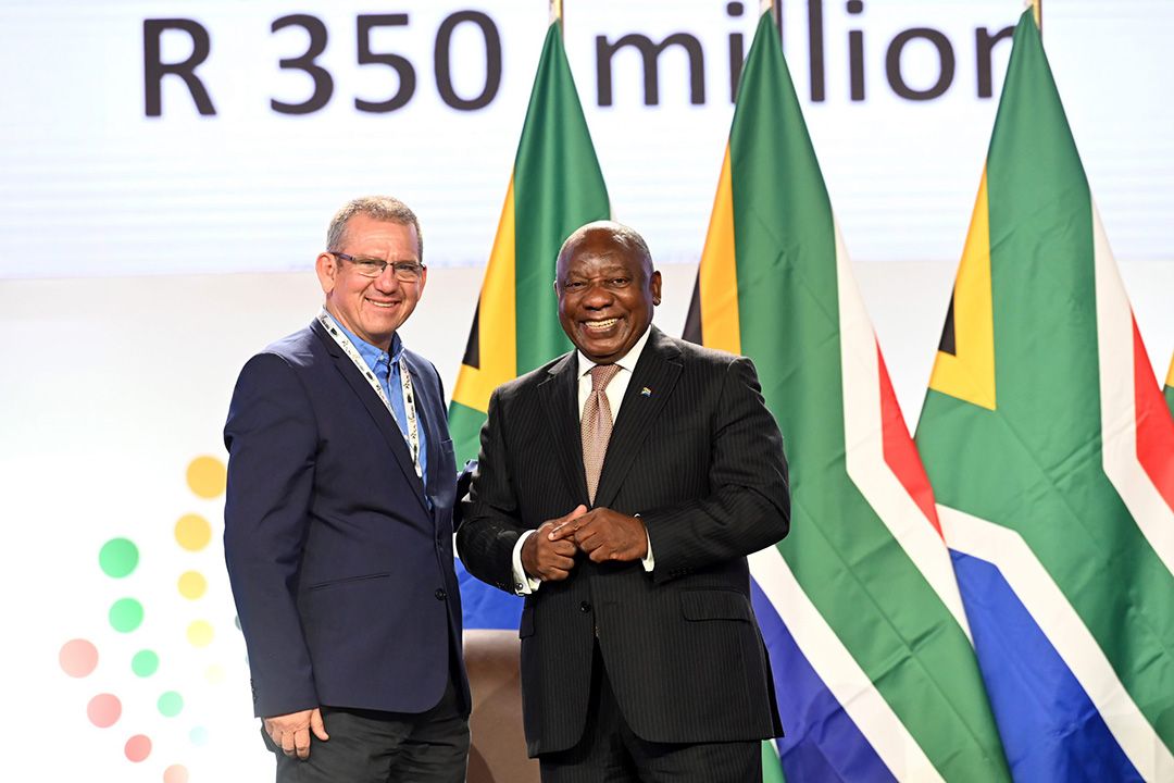 President Cyril Ramaphosa with Formex CEO, Hennie Venter.