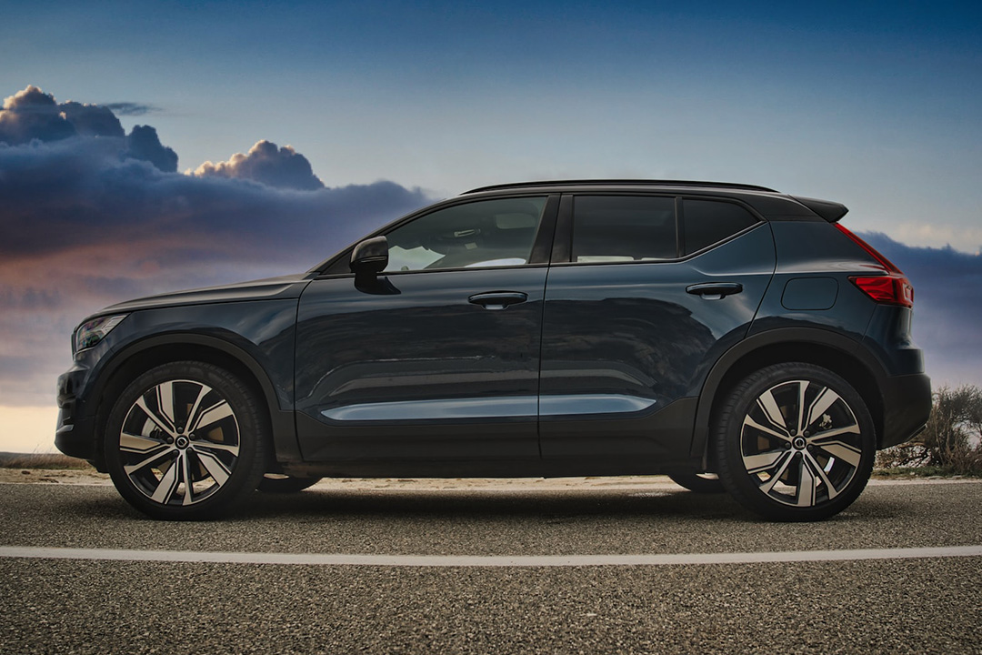 Side view of a blue Volvo XC40